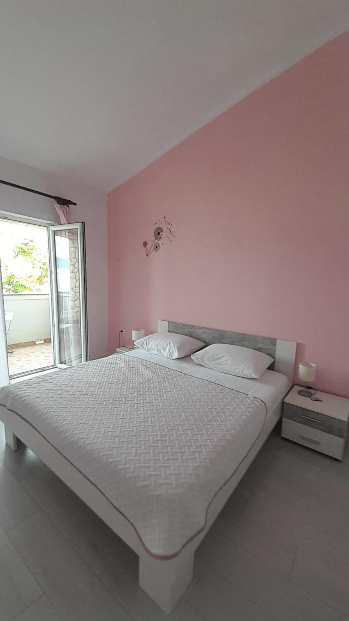 Anka Pag Apartment