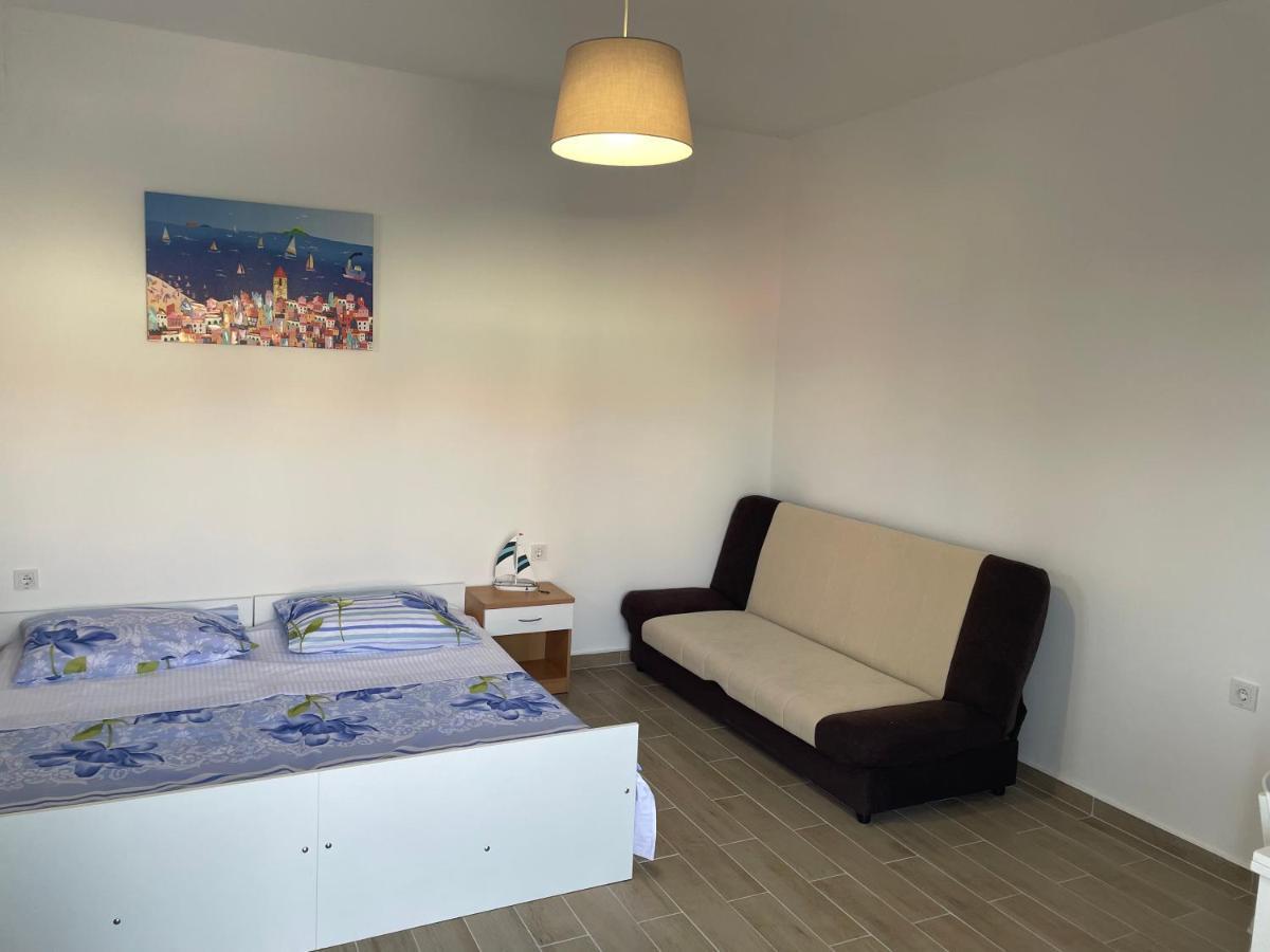 Anka Pag Apartment