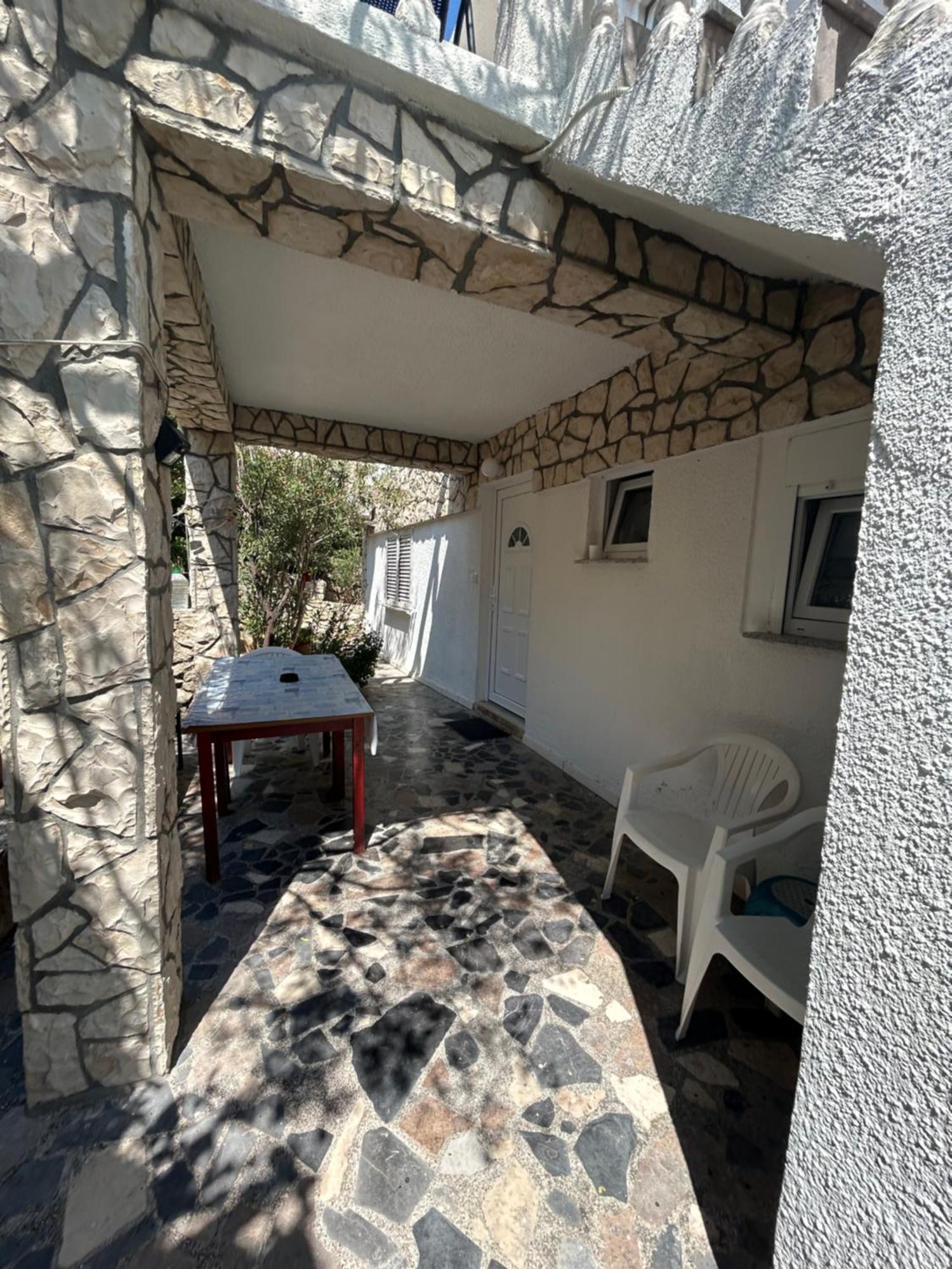 Anka Pag Apartment *